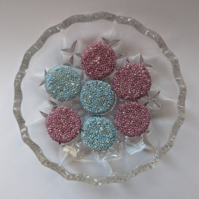 Pink and blue jelly spogs sweets on glass dish